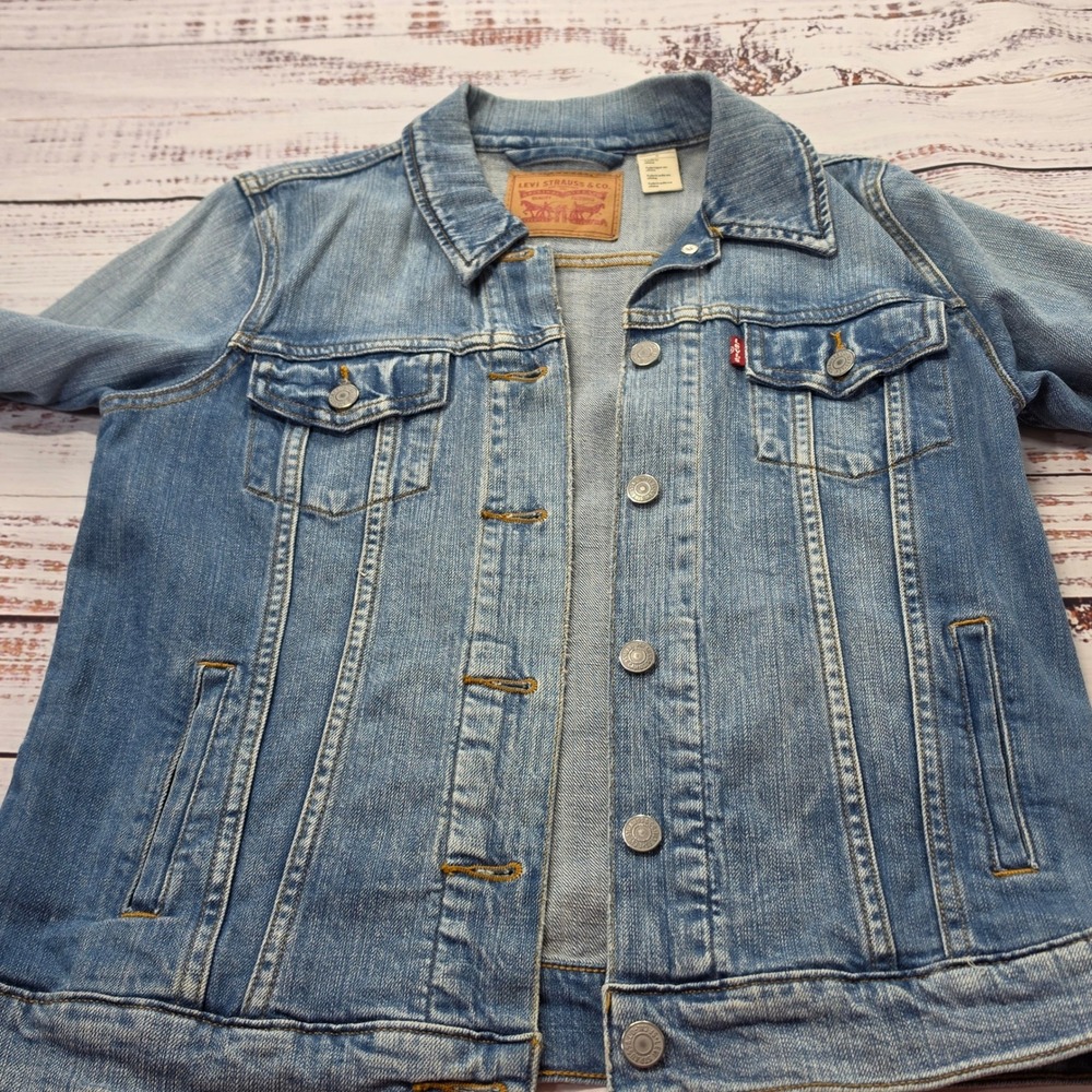 Levi's Denim Trucker Jacket Womens Medium Blue Good Faded Classic Button Up